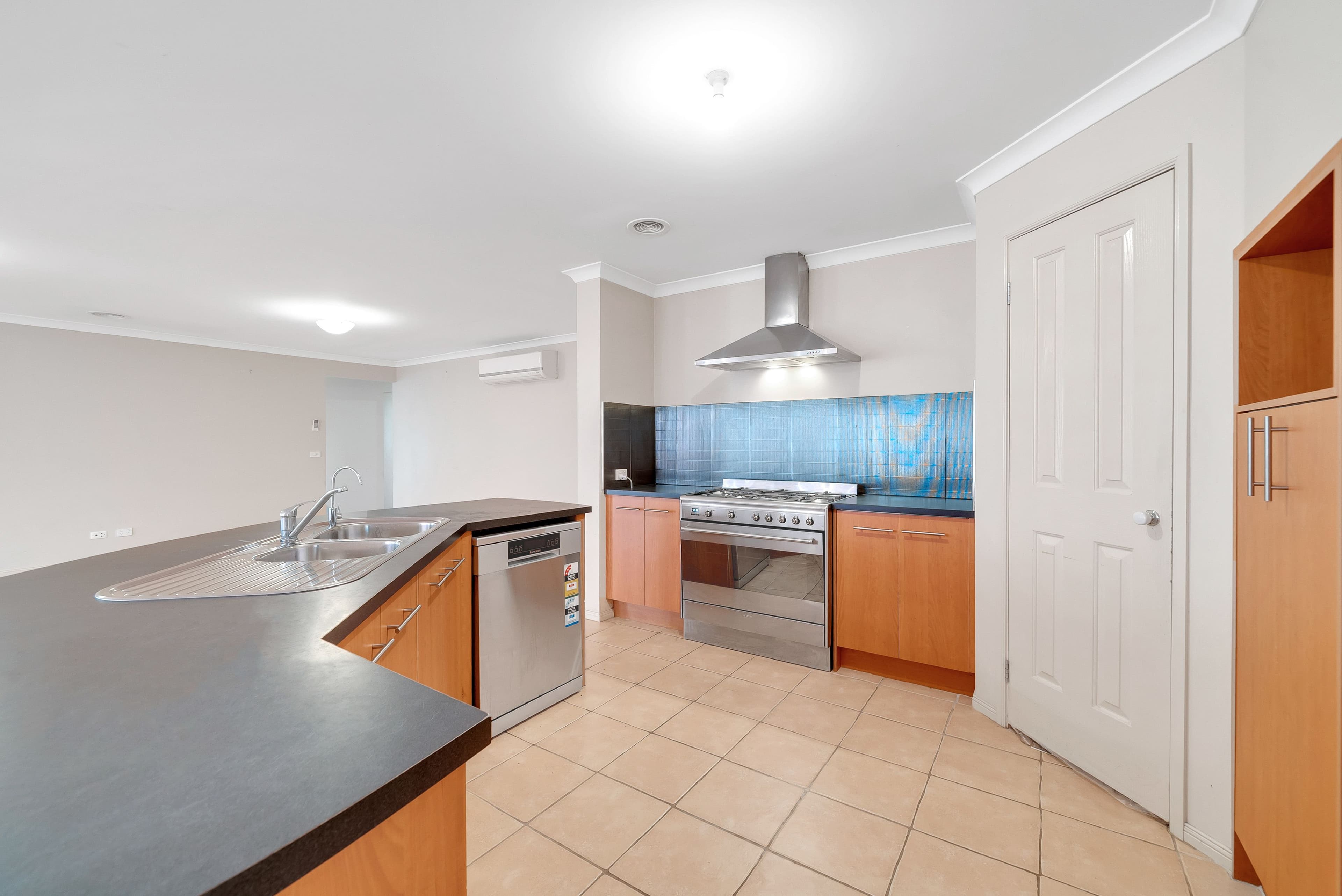 14 Kingsfield Way, Truganina VIC 3029, Truganina - Thumbnail 6