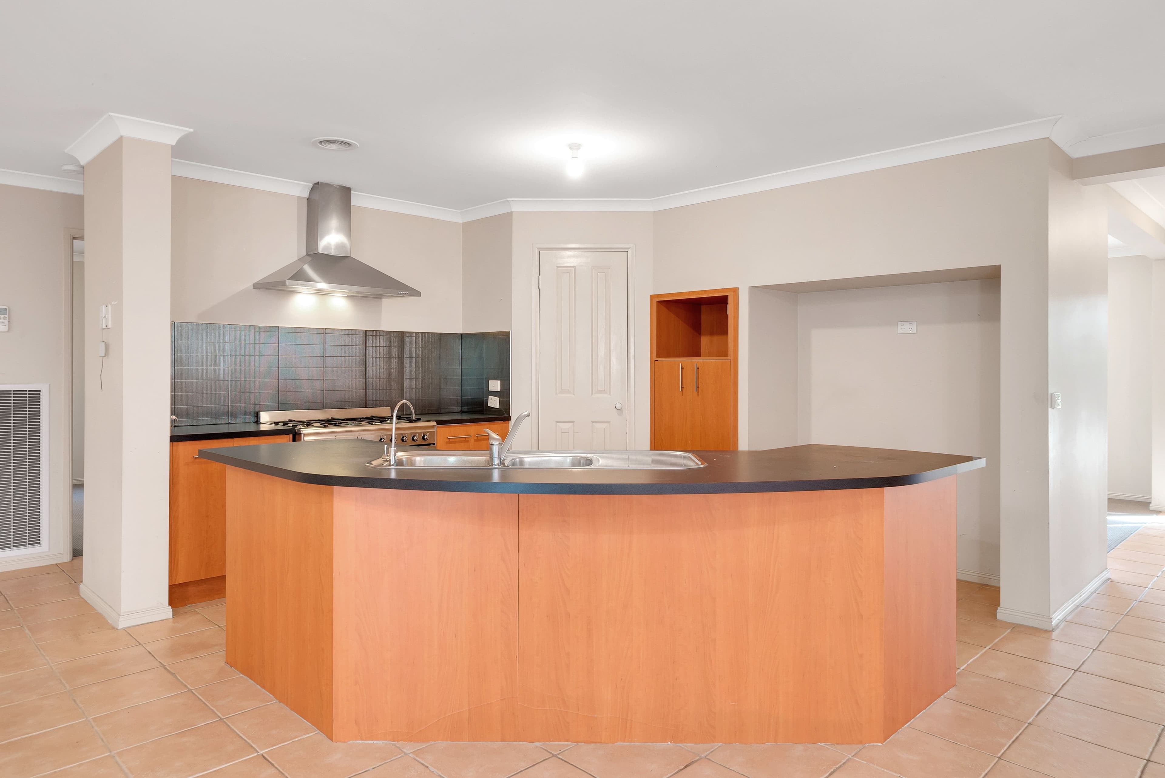 14 Kingsfield Way, Truganina VIC 3029, Truganina - Thumbnail 7