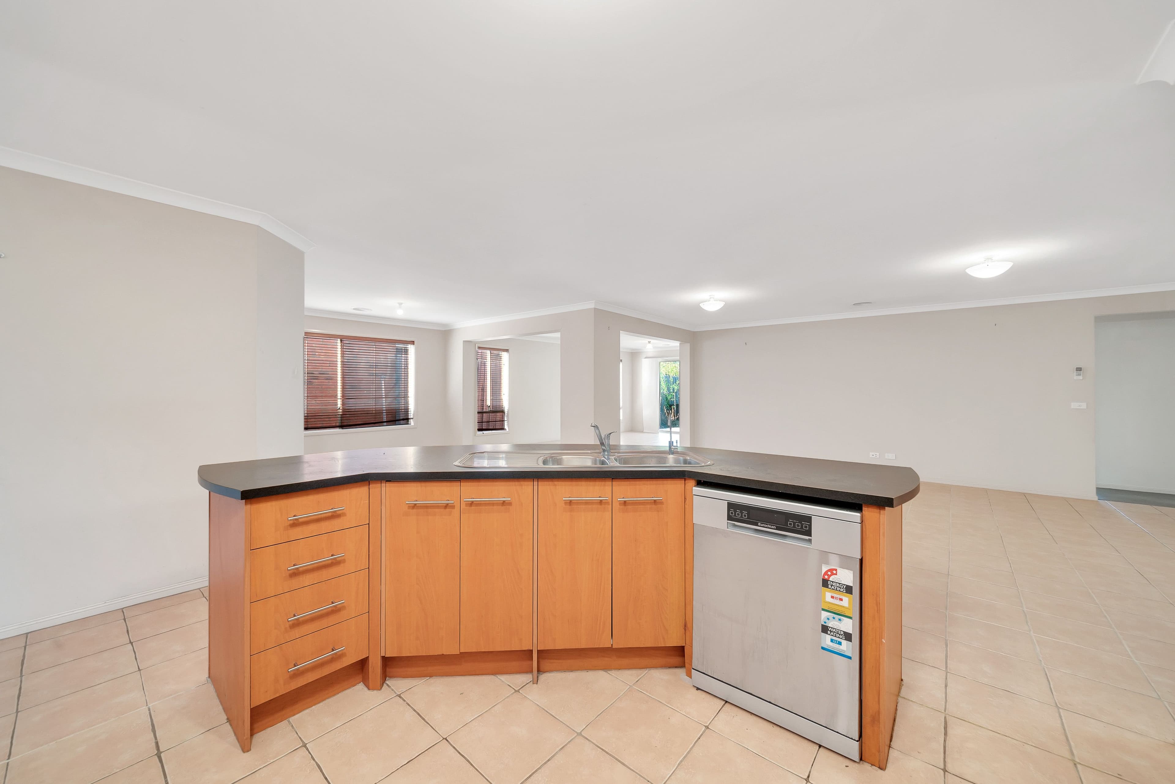 14 Kingsfield Way, Truganina VIC 3029, Truganina - Thumbnail 8