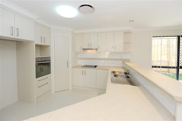 112  Penda Avenue, GLADSTONE QLD 4680, Gladstone Central - Thumbnail 2