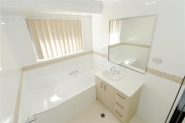 112  Penda Avenue, GLADSTONE QLD 4680, Gladstone Central - Thumbnail 3