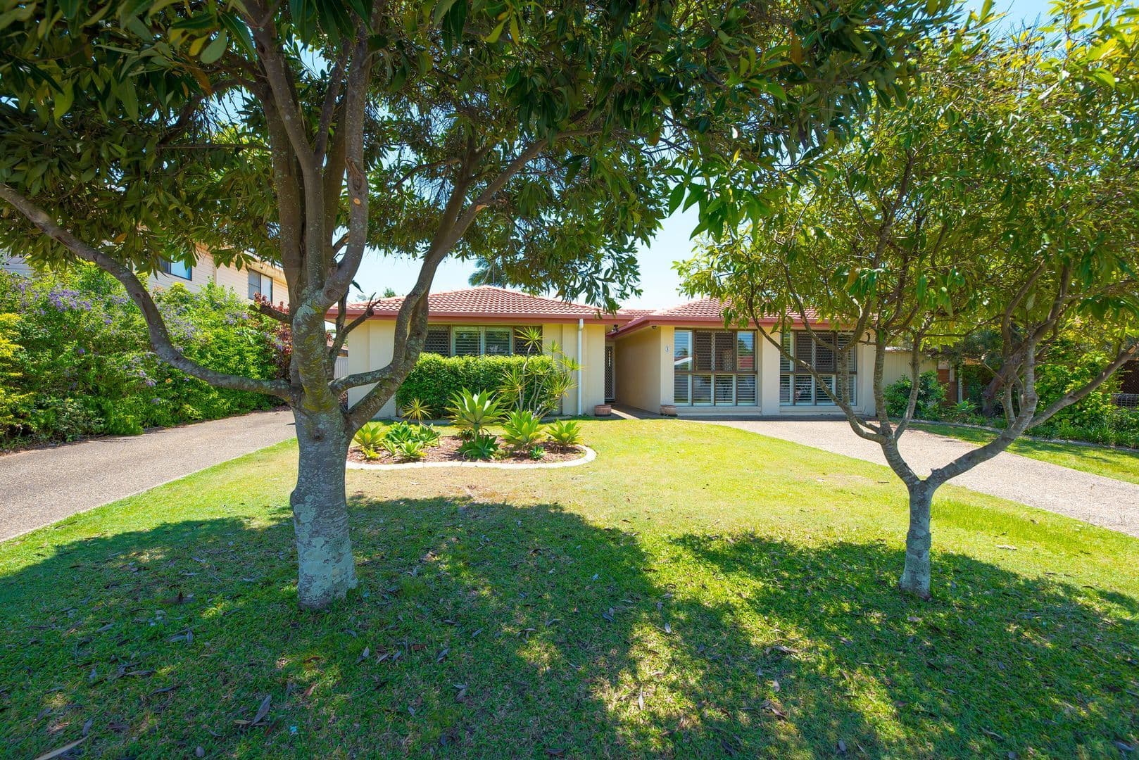 8 Koomooloo Court, Mermaid Waters QLD 4218, Mermaid Waters - Thumbnail 2