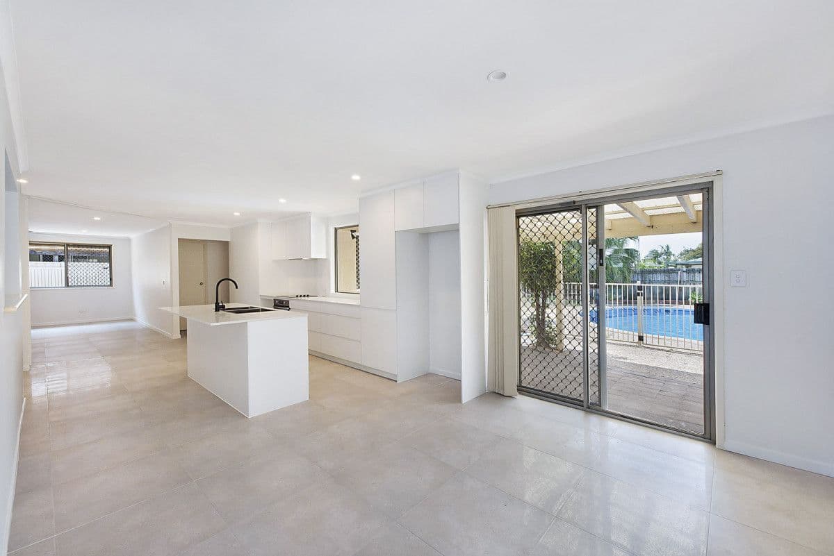 8 Koomooloo Court, Mermaid Waters QLD 4218, Mermaid Waters - Thumbnail 4