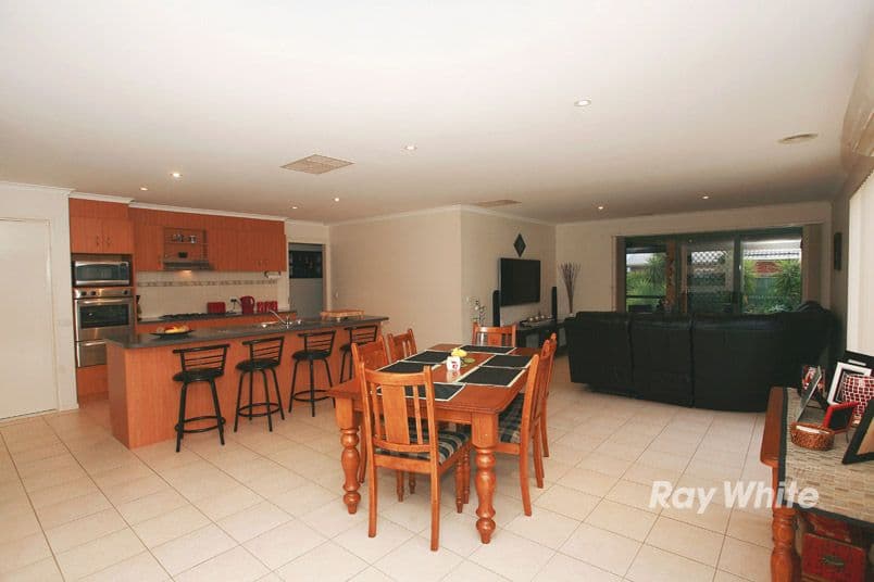55 Scotsdale Drive, CRANBOURNE EAST VIC 3977, Cranbourne East - Thumbnail 2