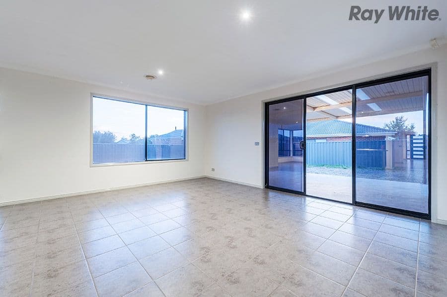 42 Speargrass Drive, Hillside VIC 3037, Hillside - Thumbnail 4