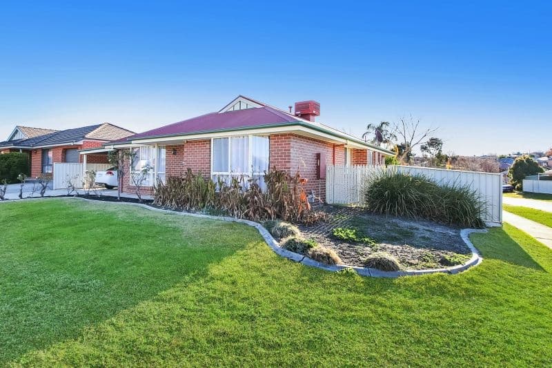 8 Jennifer Place, West Wodonga VIC 3690, West Wodonga - Thumbnail 2