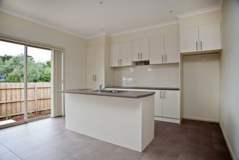 5 Capri Court, RESERVOIR VIC 3073, Reservoir - Thumbnail 2