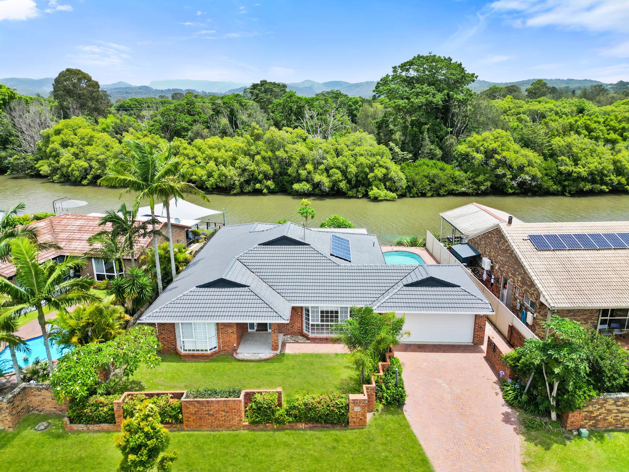 33 Cypress Drive, Broadbeach Waters QLD 4218, Broadbeach Waters - Thumbnail 2