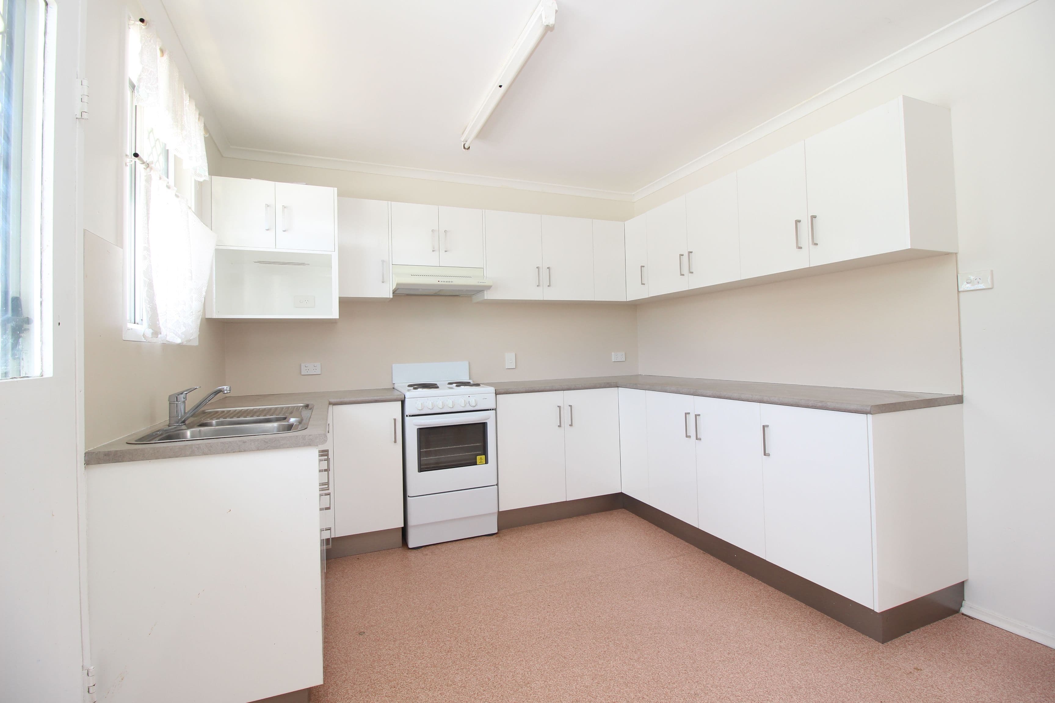 28 Alamein Drive, Emerald QLD 4720, Emerald - Thumbnail 2