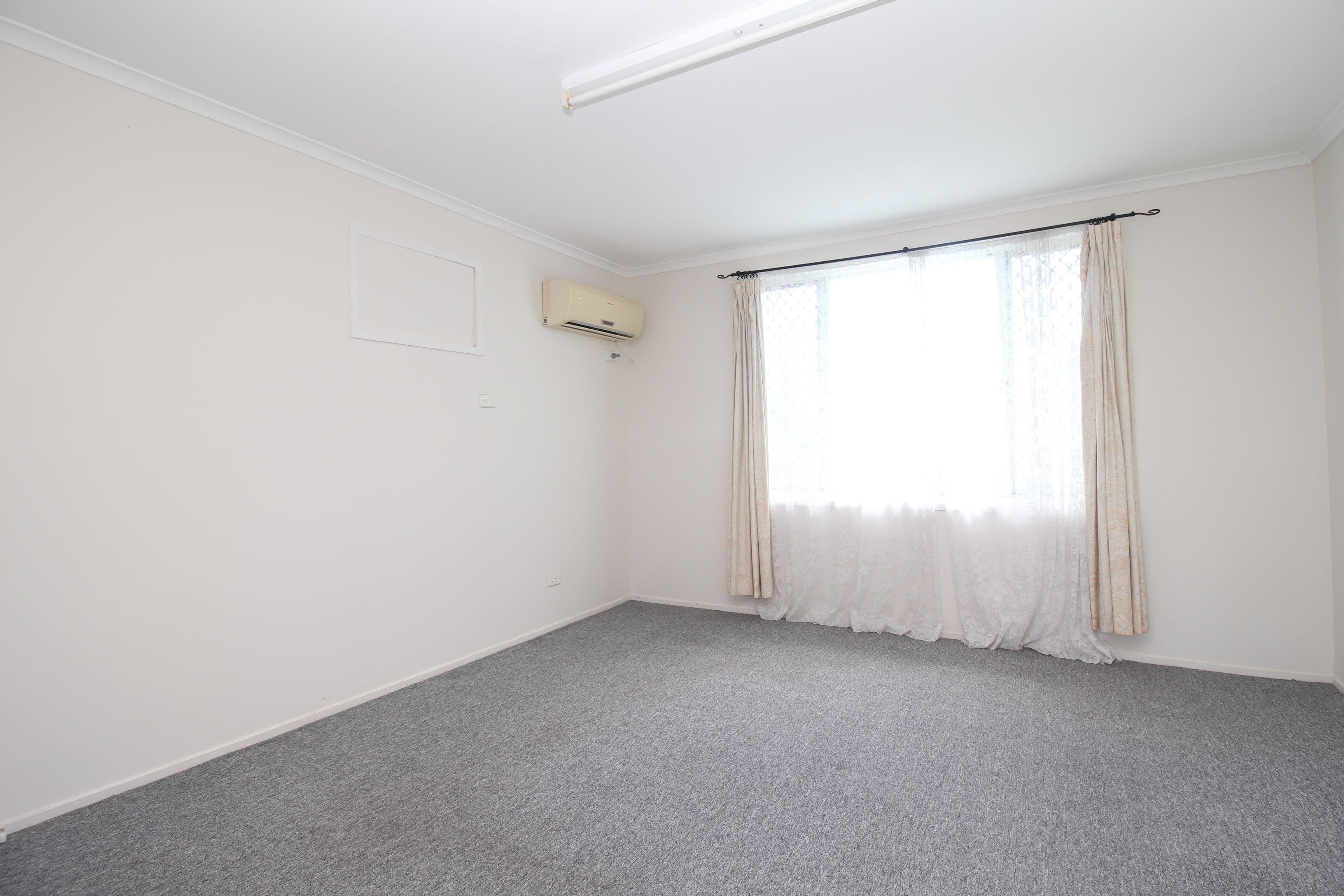 28 Alamein Drive, Emerald QLD 4720, Emerald - Thumbnail 8