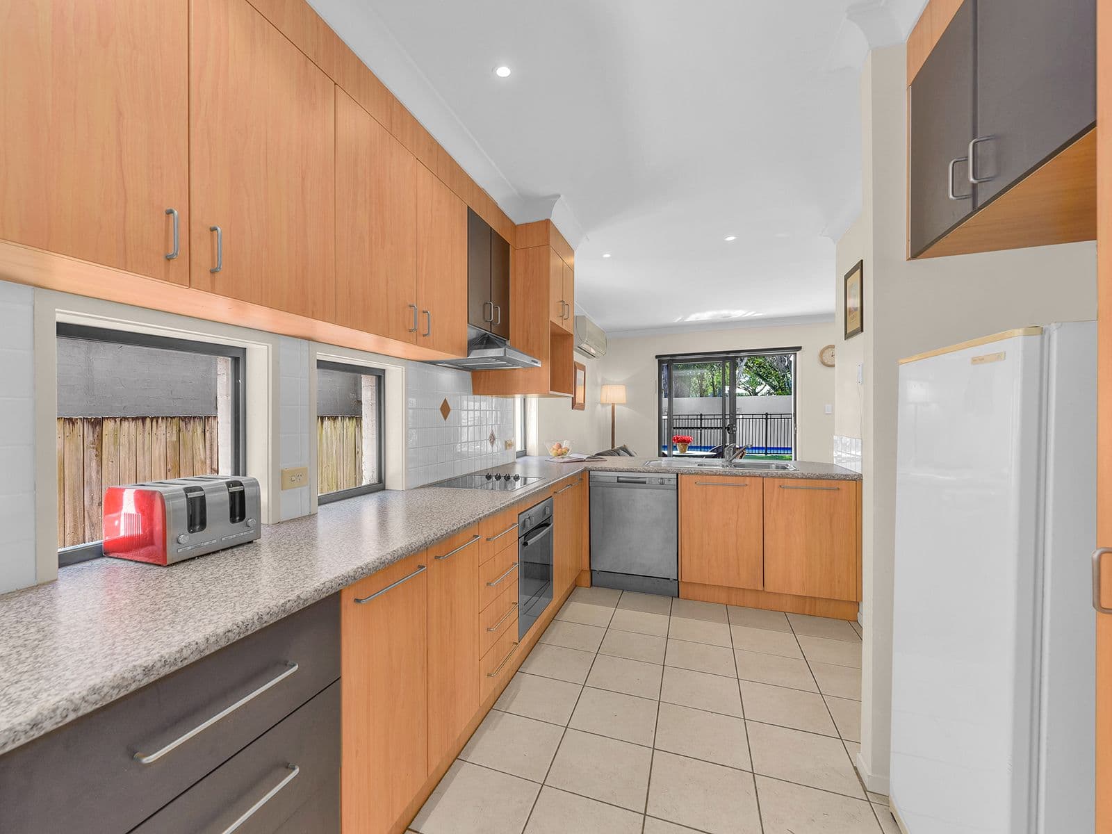 18 Hall Street, Sherwood QLD 4075, Sherwood - Thumbnail 2