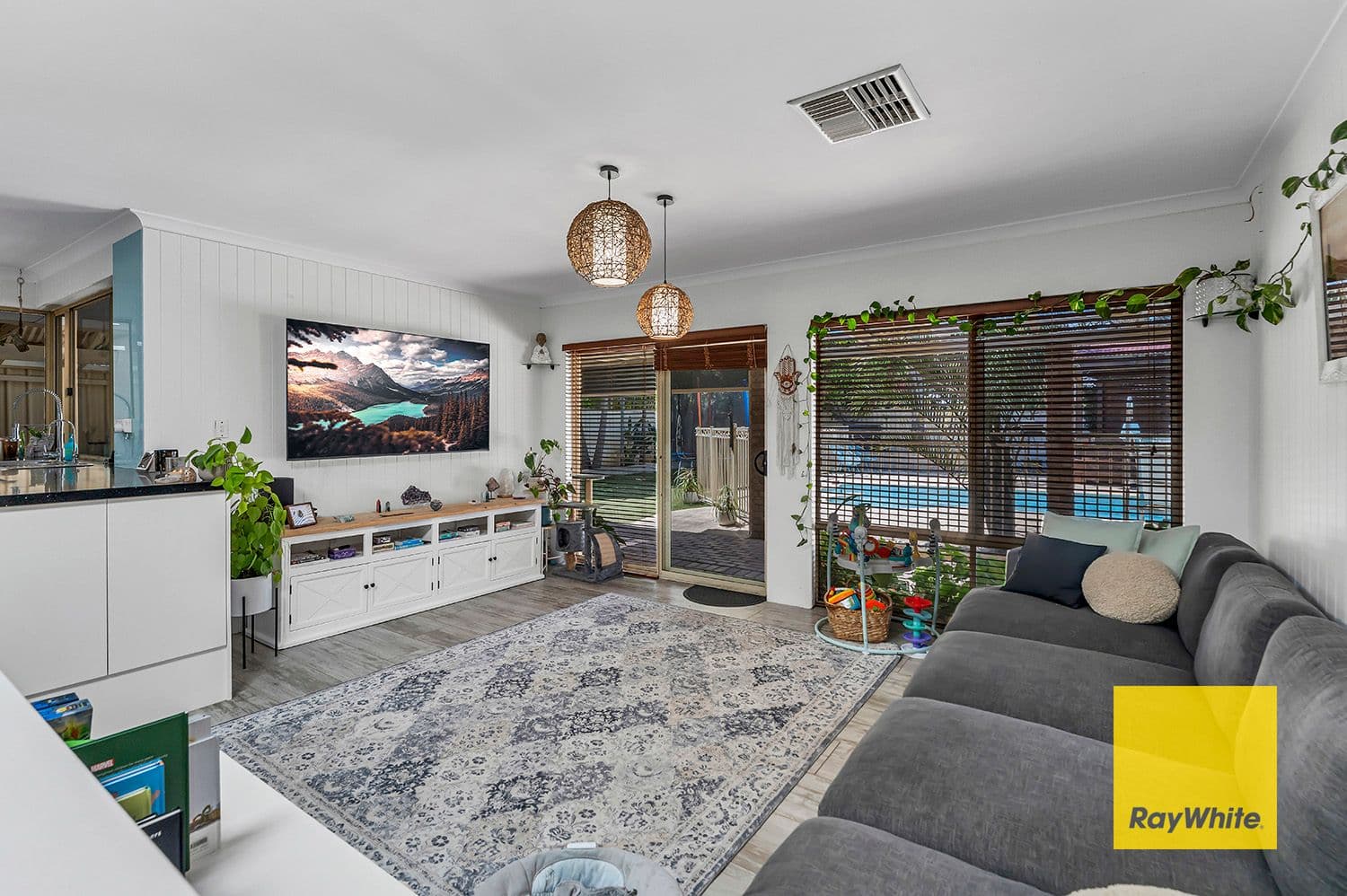 18 Lakeside Drive, Thornlie WA 6108, Thornlie - Image 1