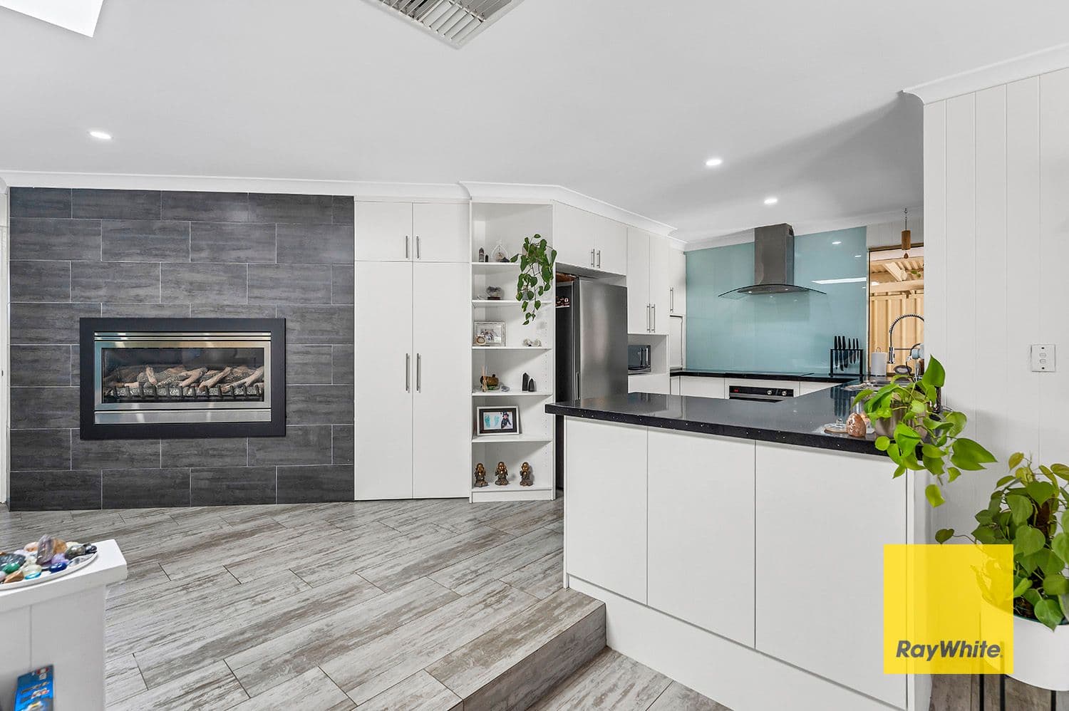 18 Lakeside Drive, Thornlie WA 6108, Thornlie - Thumbnail 4