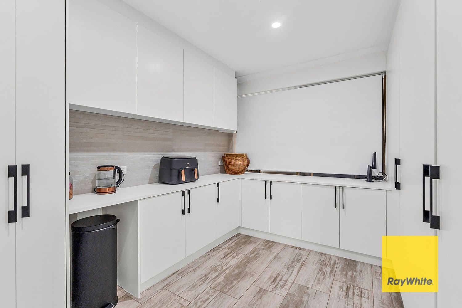 18 Lakeside Drive, Thornlie WA 6108, Thornlie - Thumbnail 5