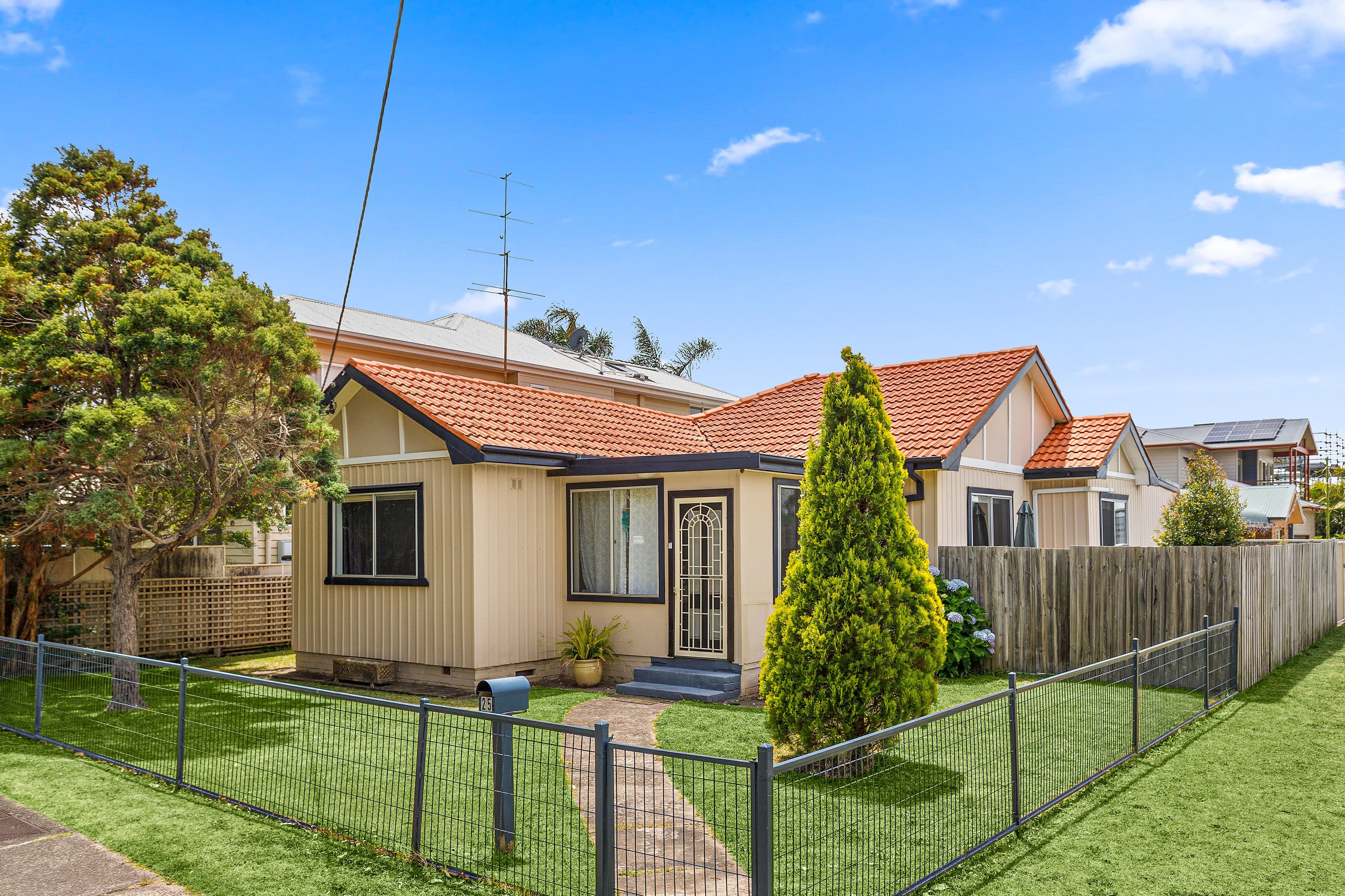 25 Royal Crescent, Woonona NSW 2517, Woonona - Thumbnail 2