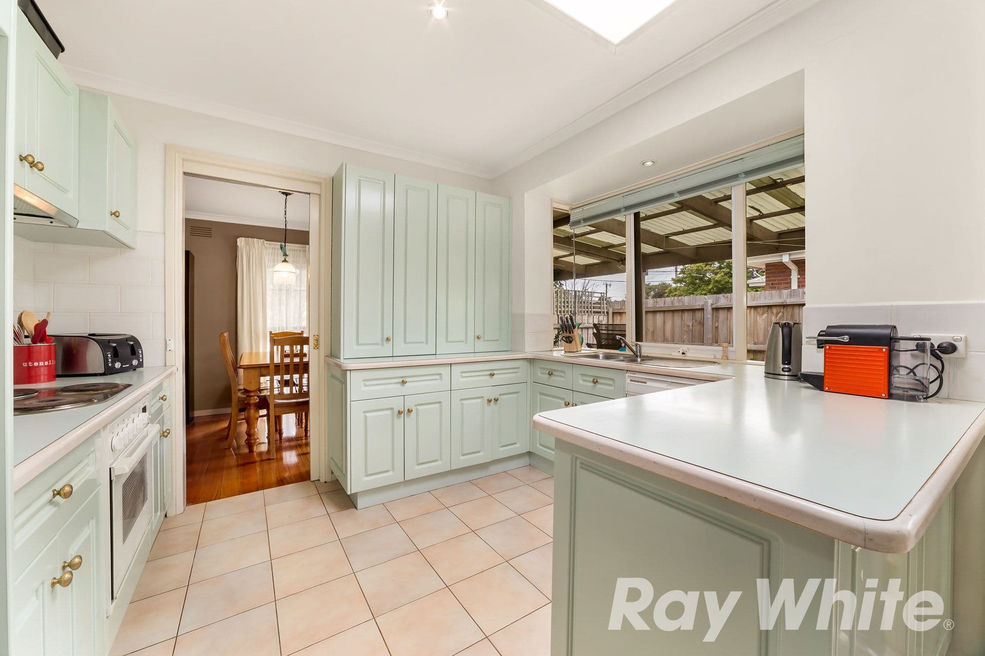 1 Cheviot Close, Wantirna VIC 3152, Wantirna - Thumbnail 2