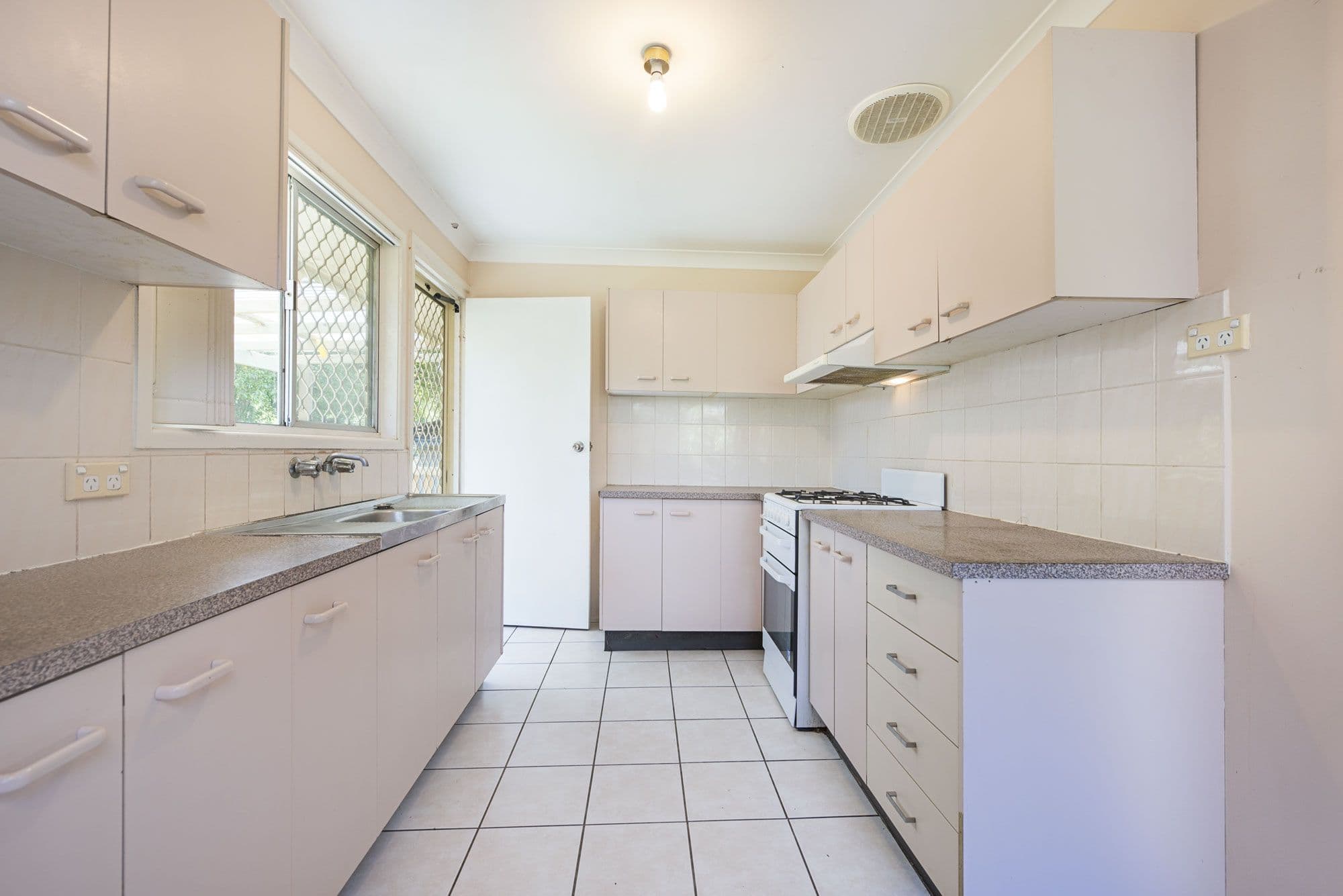 19 Ash Avenue, Woodridge QLD 4114, Woodridge - Thumbnail 4