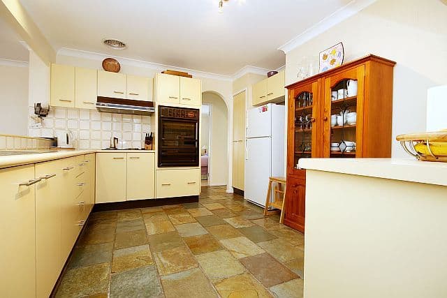 48 Carnavon Crescent, GEORGES HALL NSW 2198, Georges Hall - Thumbnail 5