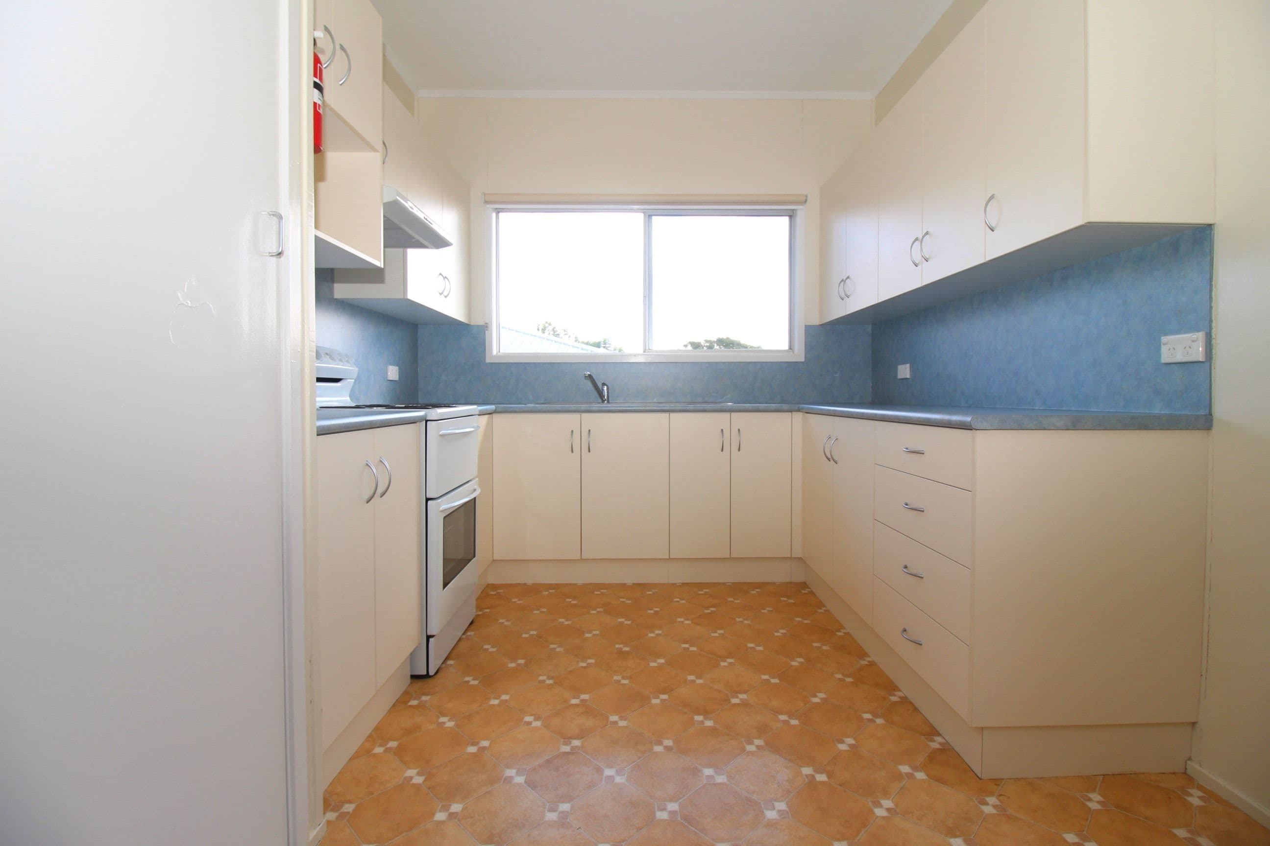 16 Huntley Street, Capella QLD 4723, Capella - Thumbnail 4