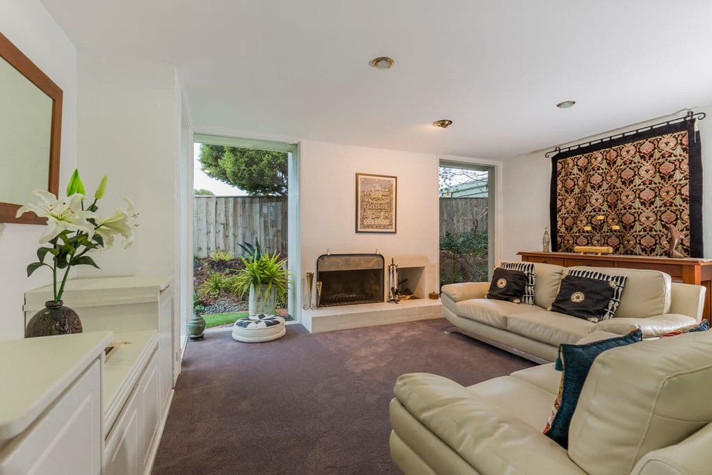 11 Manor Crescent, Highton VIC 3216, Highton - Thumbnail 2