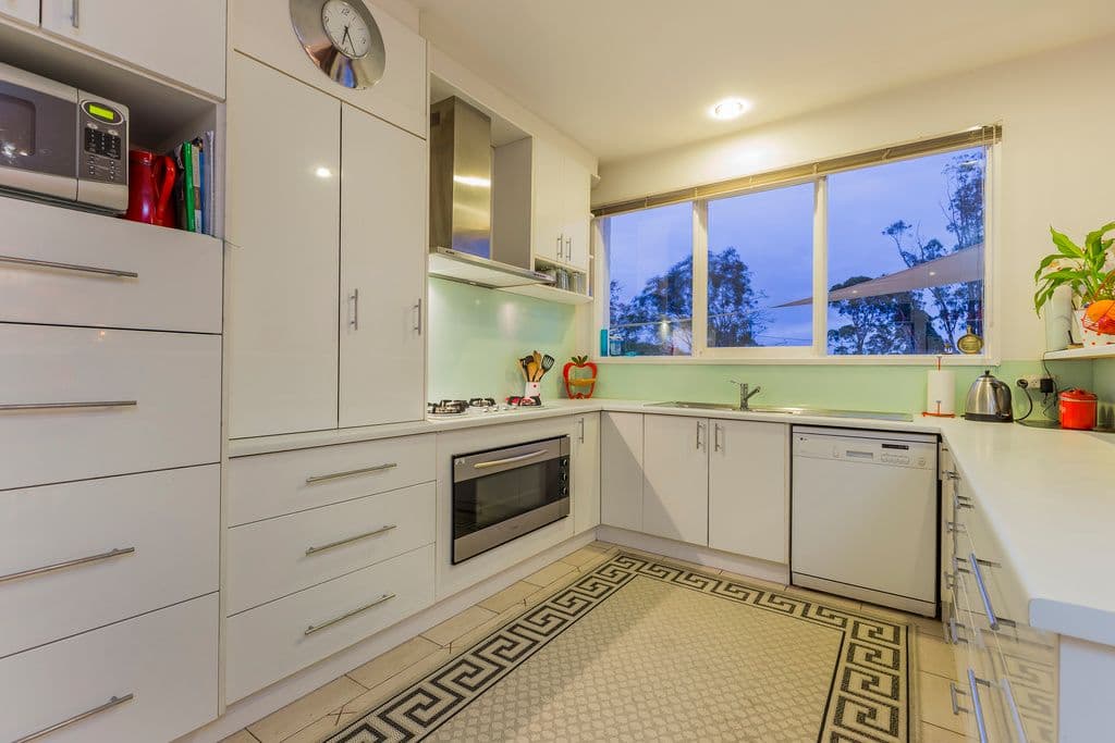 11 Manor Crescent, Highton VIC 3216, Highton - Thumbnail 8