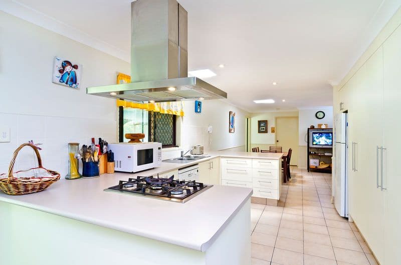 187 K P McGrath Drive, ELANORA QLD 4221, Elanora - Thumbnail 2
