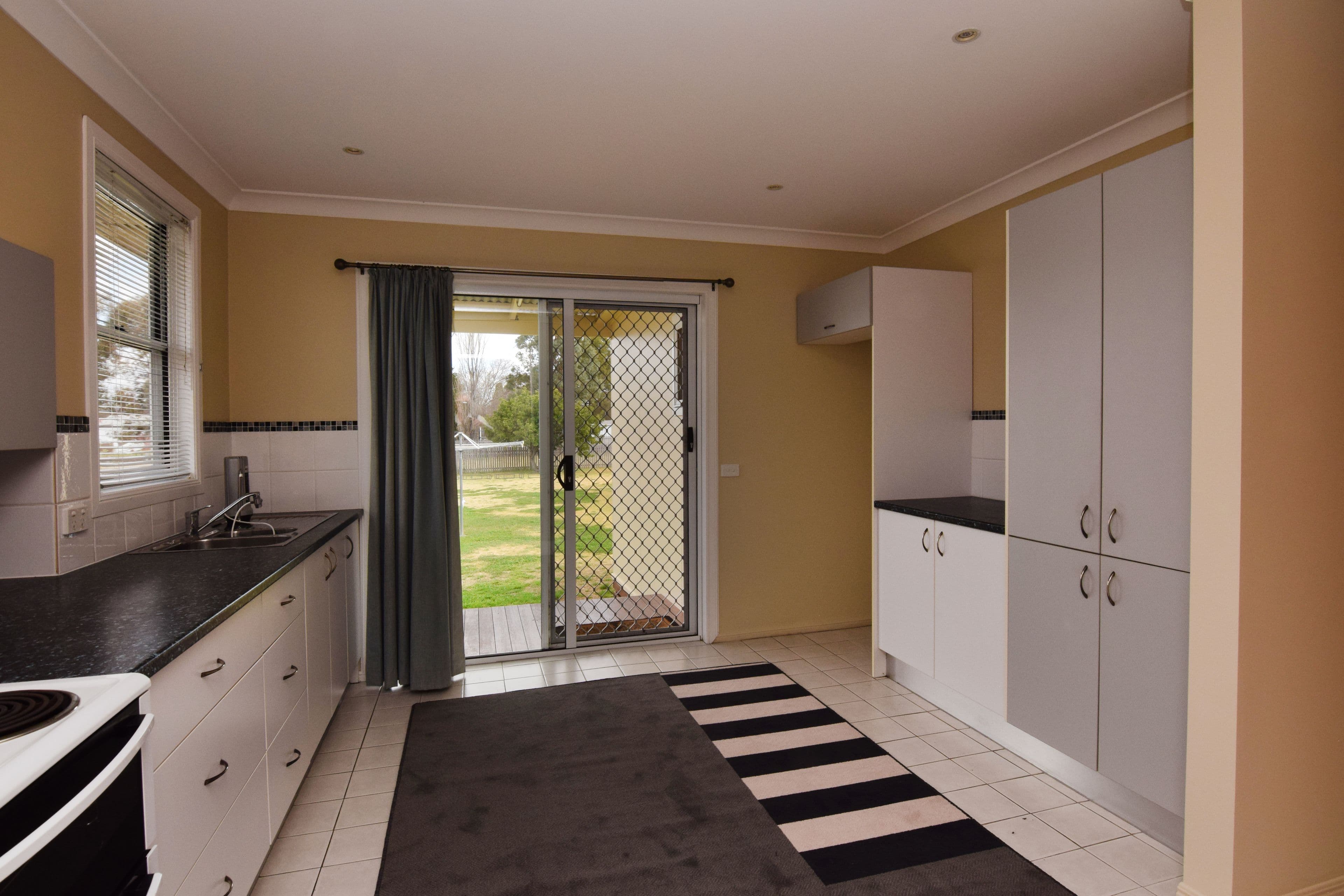 12 Blackledge Drive, Cranbourne East - Thumbnail 2