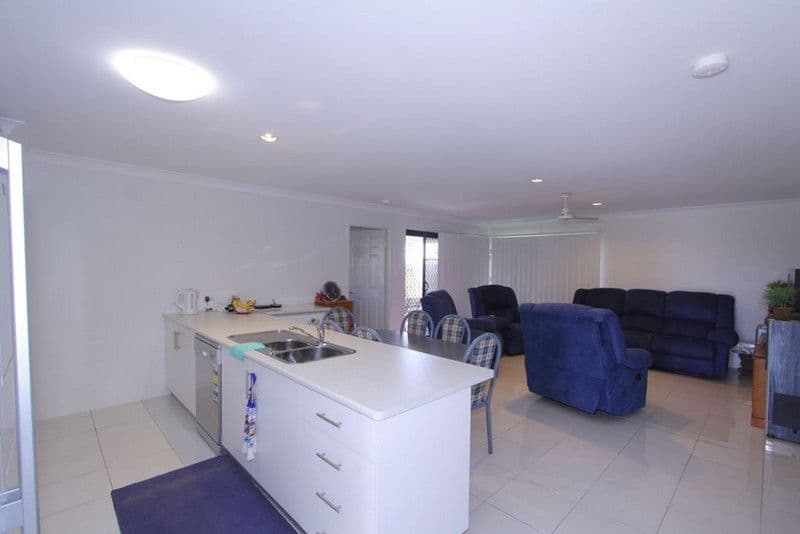 11 Freeman Street, AVOCA QLD 4670, Avoca - Thumbnail 3