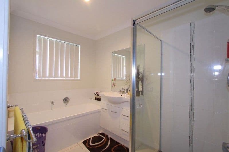 11 Freeman Street, AVOCA QLD 4670, Avoca - Thumbnail 4