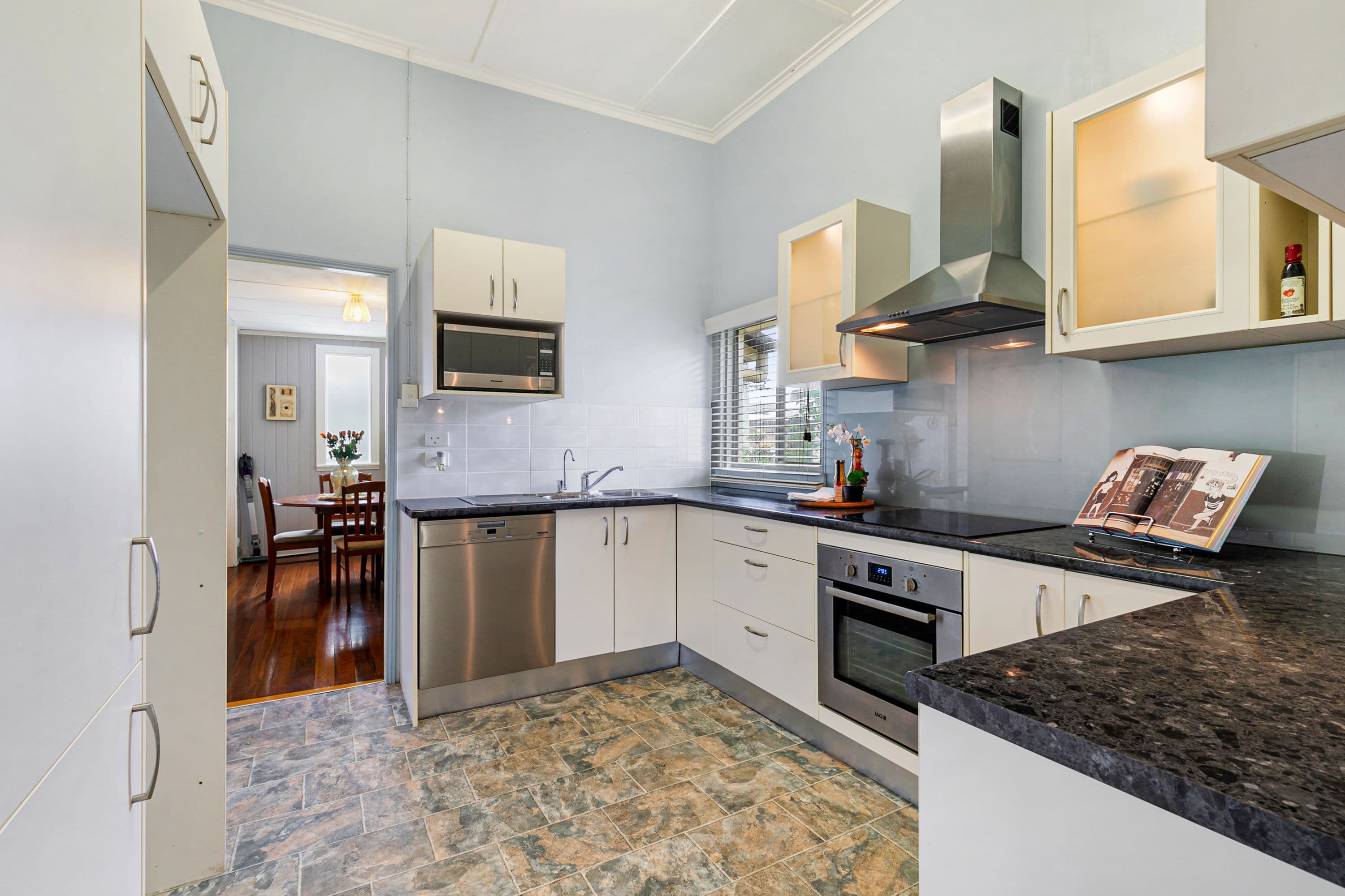33 Archibald Street, Fairfield QLD 4103, Fairfield - Thumbnail 5