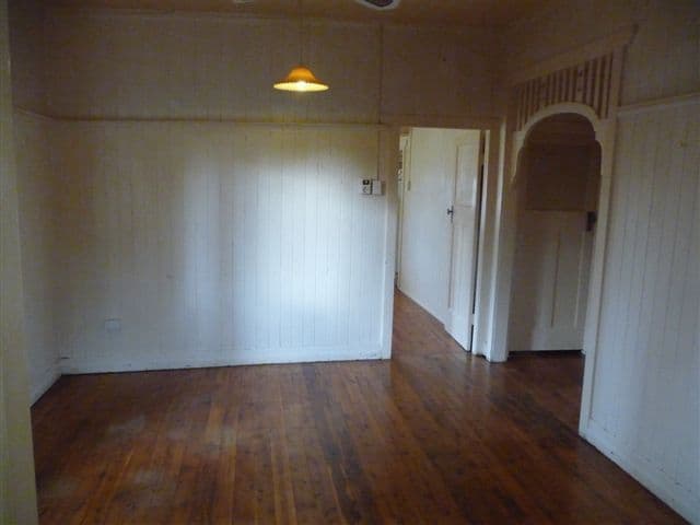 18  Whichello Street, NEWTOWN QLD 4350, Newtown - Thumbnail 2
