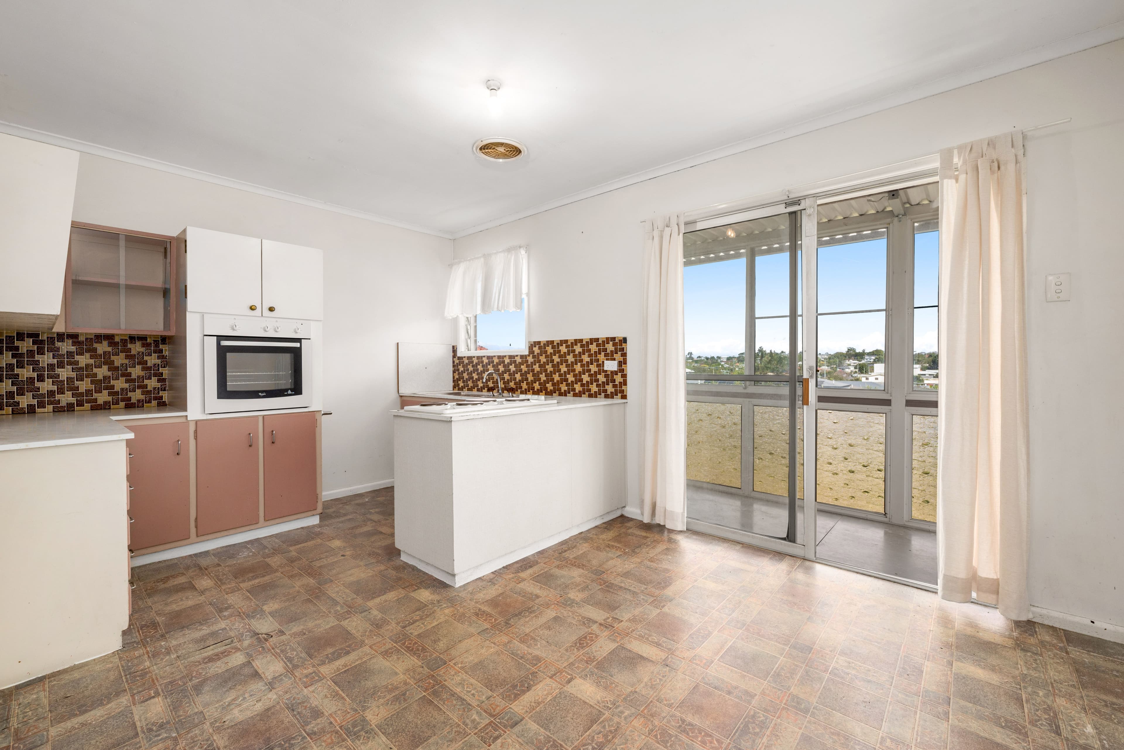 103 Broadwater Road, Mount Gravatt East QLD 4122, Mount Gravatt East - Thumbnail 3