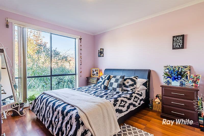 4 Armoy Close, Cranbourne East VIC 3977, Cranbourne East - Thumbnail 2