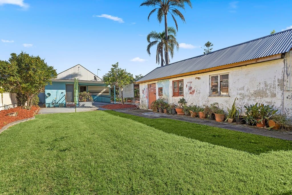 21 Montague Street, Fairy Meadow - Image 1
