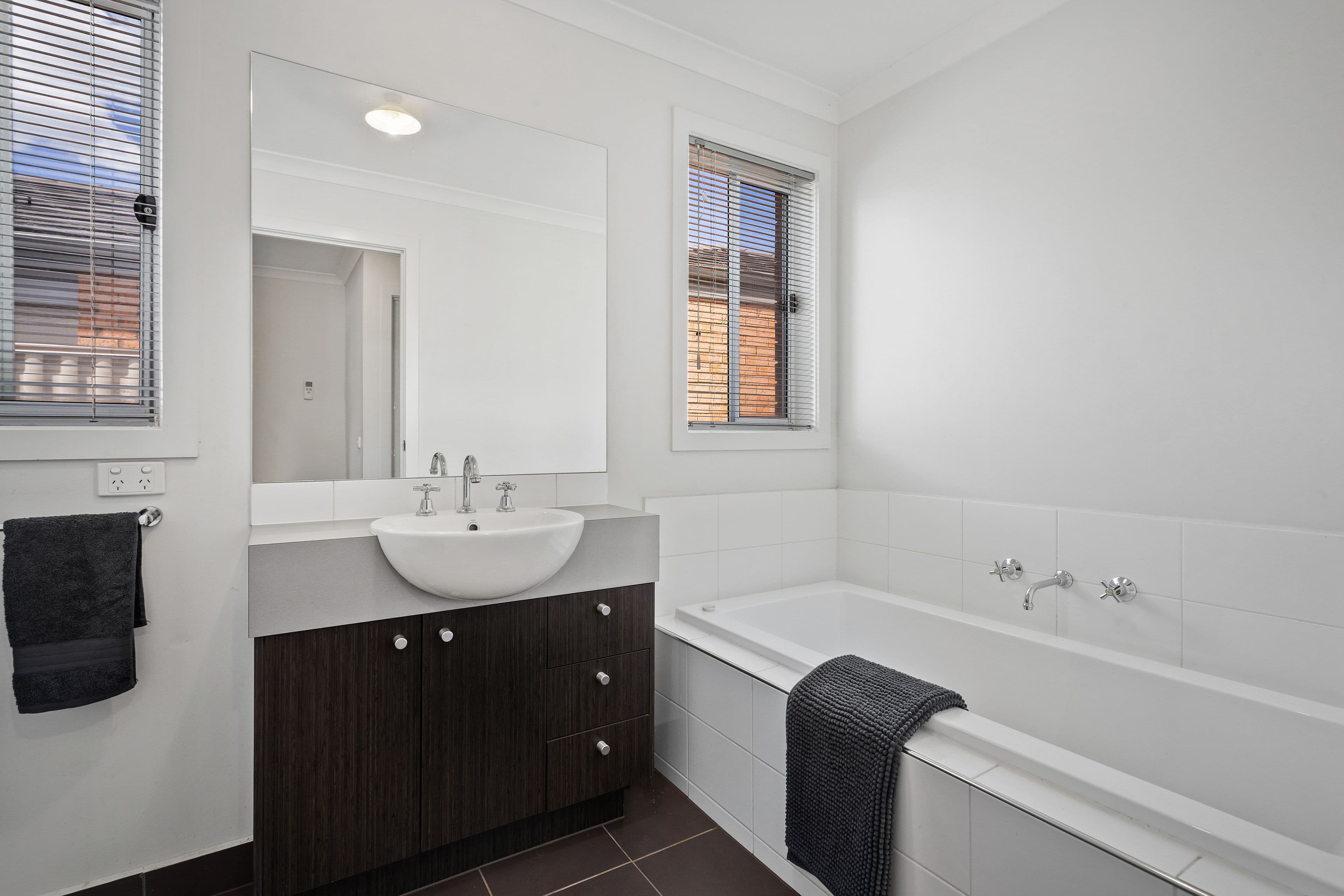 11 Serenity Street, Pakenham VIC 3810, Pakenham - Thumbnail 7