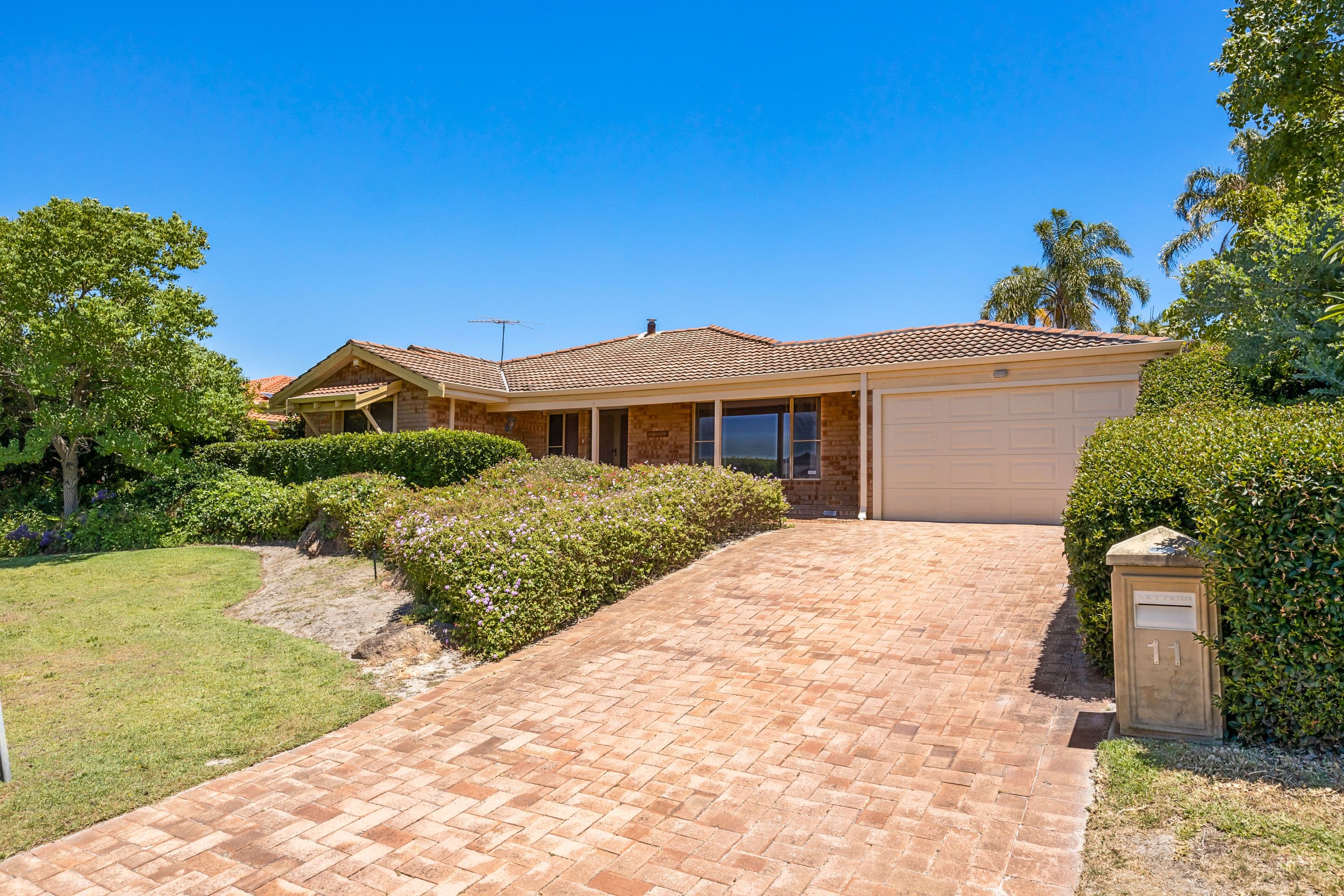 11 Bluebay Hill, Ballajura WA 6066, Ballajura - Thumbnail 3
