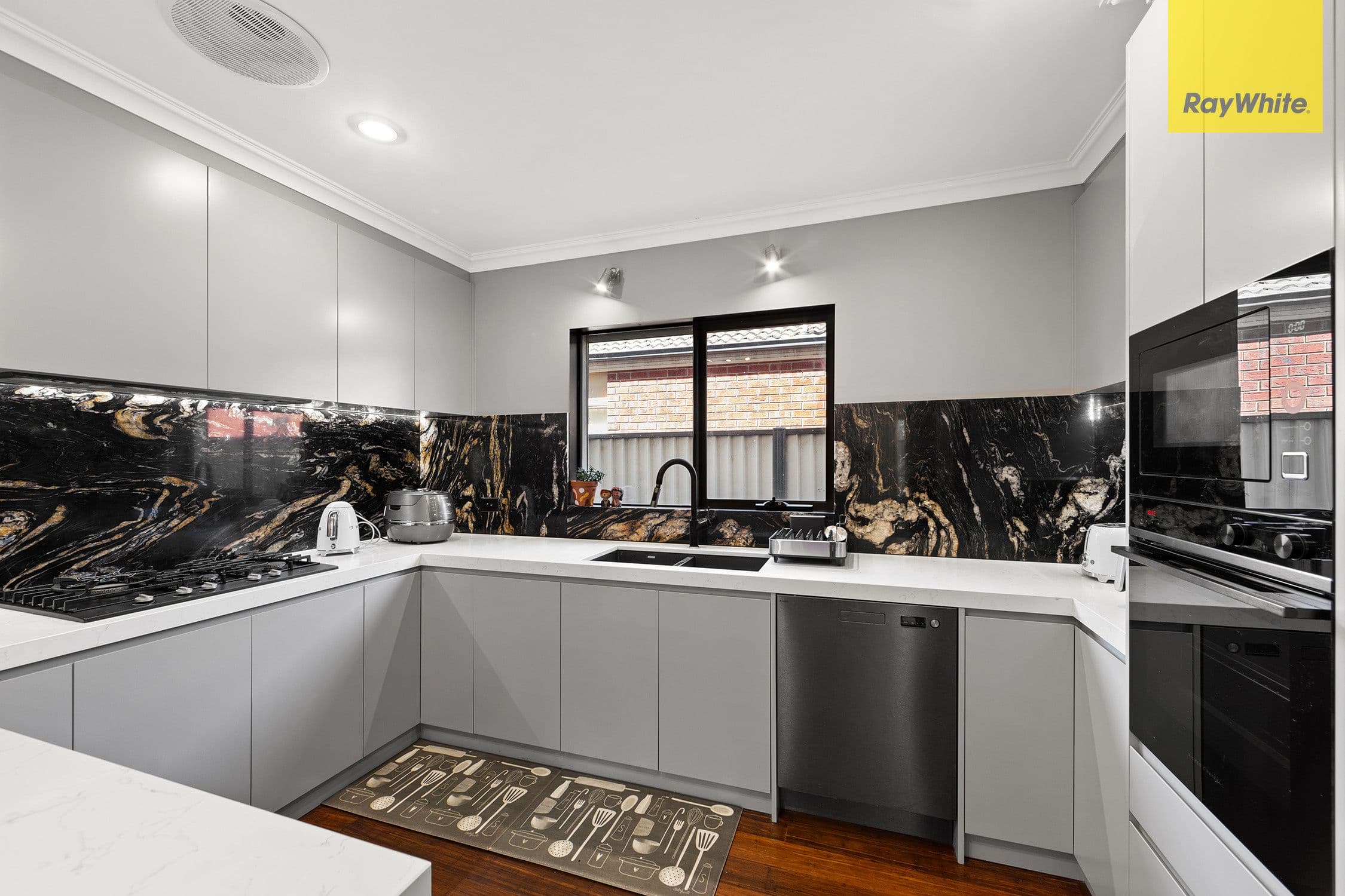 13 Levenia Street, St Albans VIC 3021, St Albans - Thumbnail 6