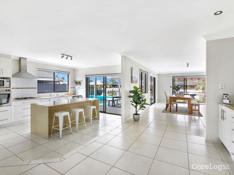 9 Girua Avenue, Runaway Bay QLD 4216, Runaway Bay - Thumbnail 4