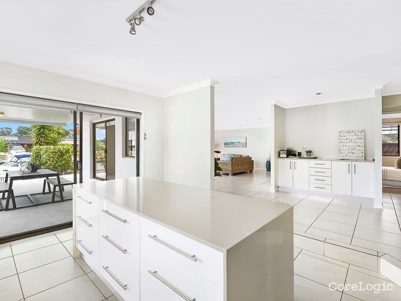 9 Girua Avenue, Runaway Bay QLD 4216, Runaway Bay - Thumbnail 8