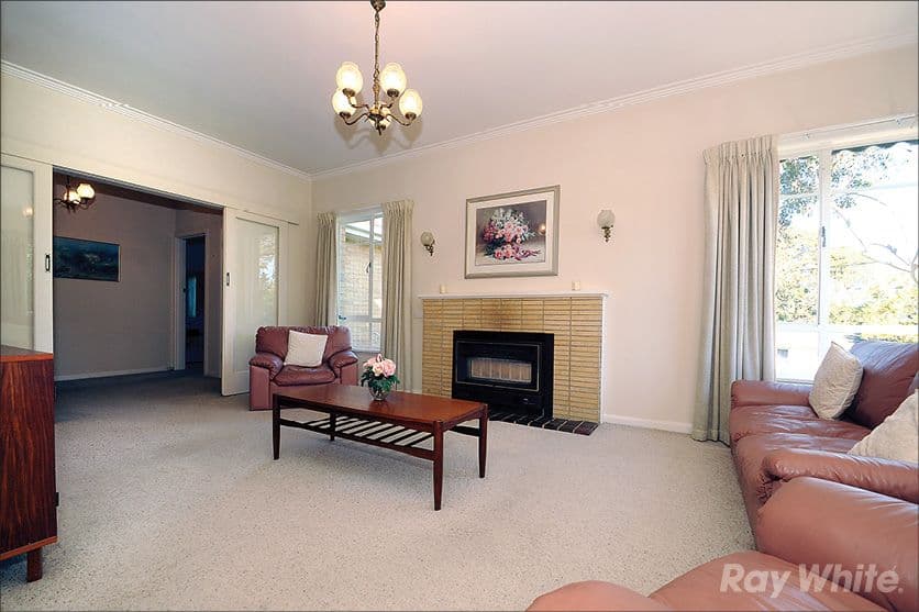 35 Larch Crescent, MOUNT WAVERLEY VIC 3149, Mount Waverley - Thumbnail 2
