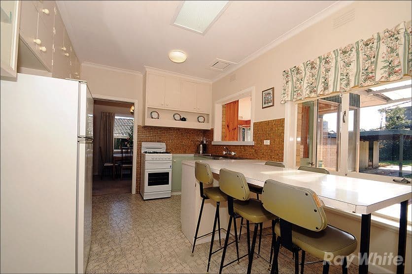 35 Larch Crescent, MOUNT WAVERLEY VIC 3149, Mount Waverley - Thumbnail 3