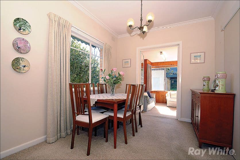 35 Larch Crescent, MOUNT WAVERLEY VIC 3149, Mount Waverley - Thumbnail 4