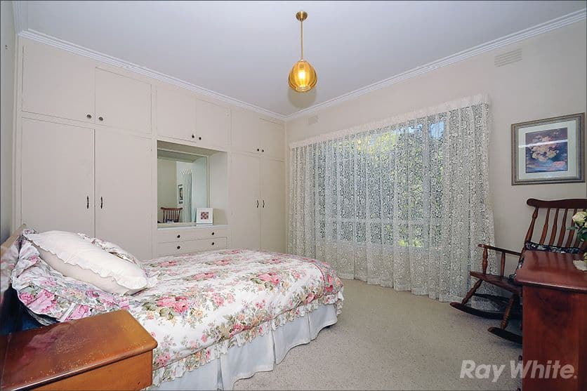 35 Larch Crescent, MOUNT WAVERLEY VIC 3149, Mount Waverley - Thumbnail 5