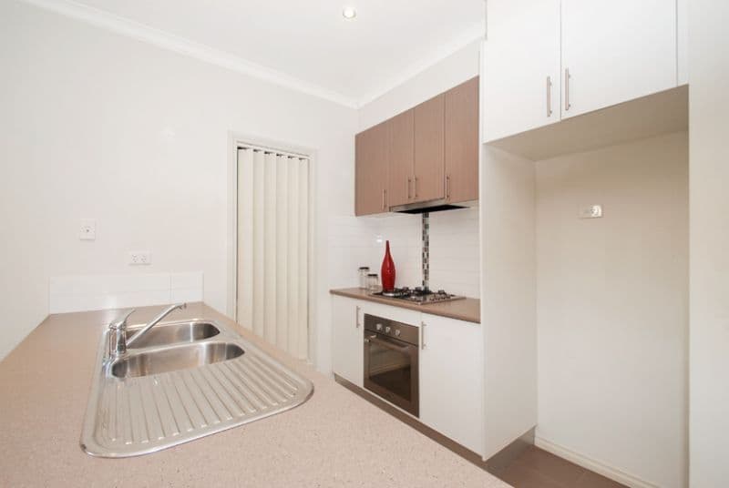 2 Emerald Court, GREENSBOROUGH VIC 3088, Greensborough - Thumbnail 2