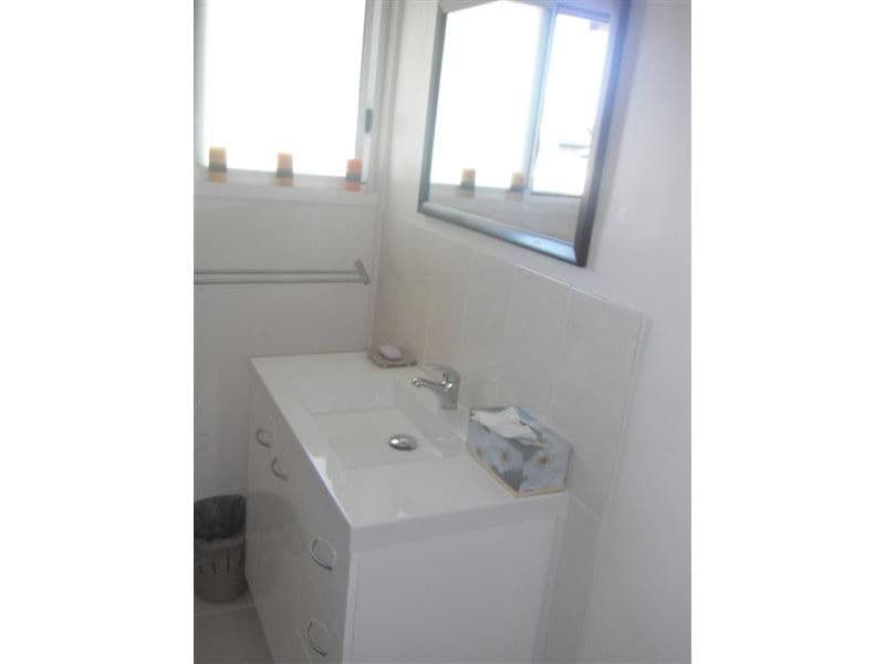 $365,000 (sold on 31-Oct-2014) Unit 2 beds | 1 bath | 1 car 275 Milton Rd MILTON QLD 4064, Mount Isa City - Thumbnail 3