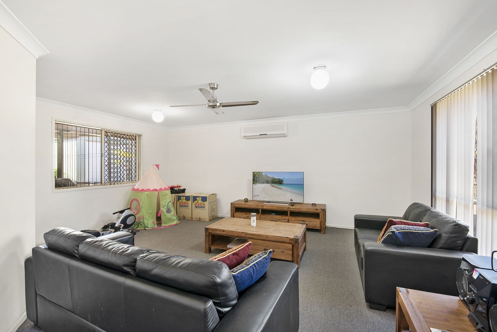 8 Janelle Court, Deception Bay QLD 4508, Deception Bay - Thumbnail 3
