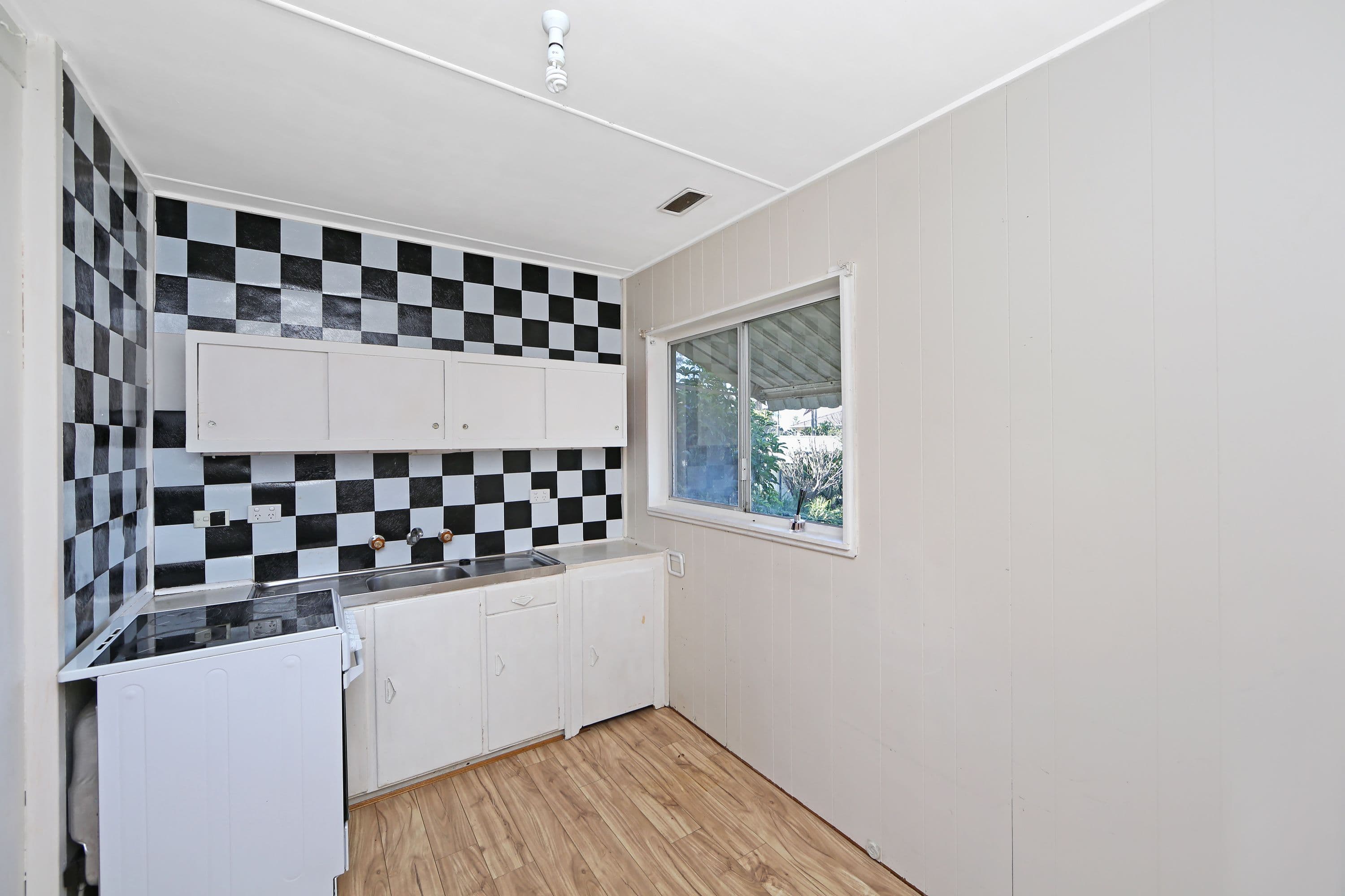 70 Dampier Boulevard, Killarney Vale - Thumbnail 2