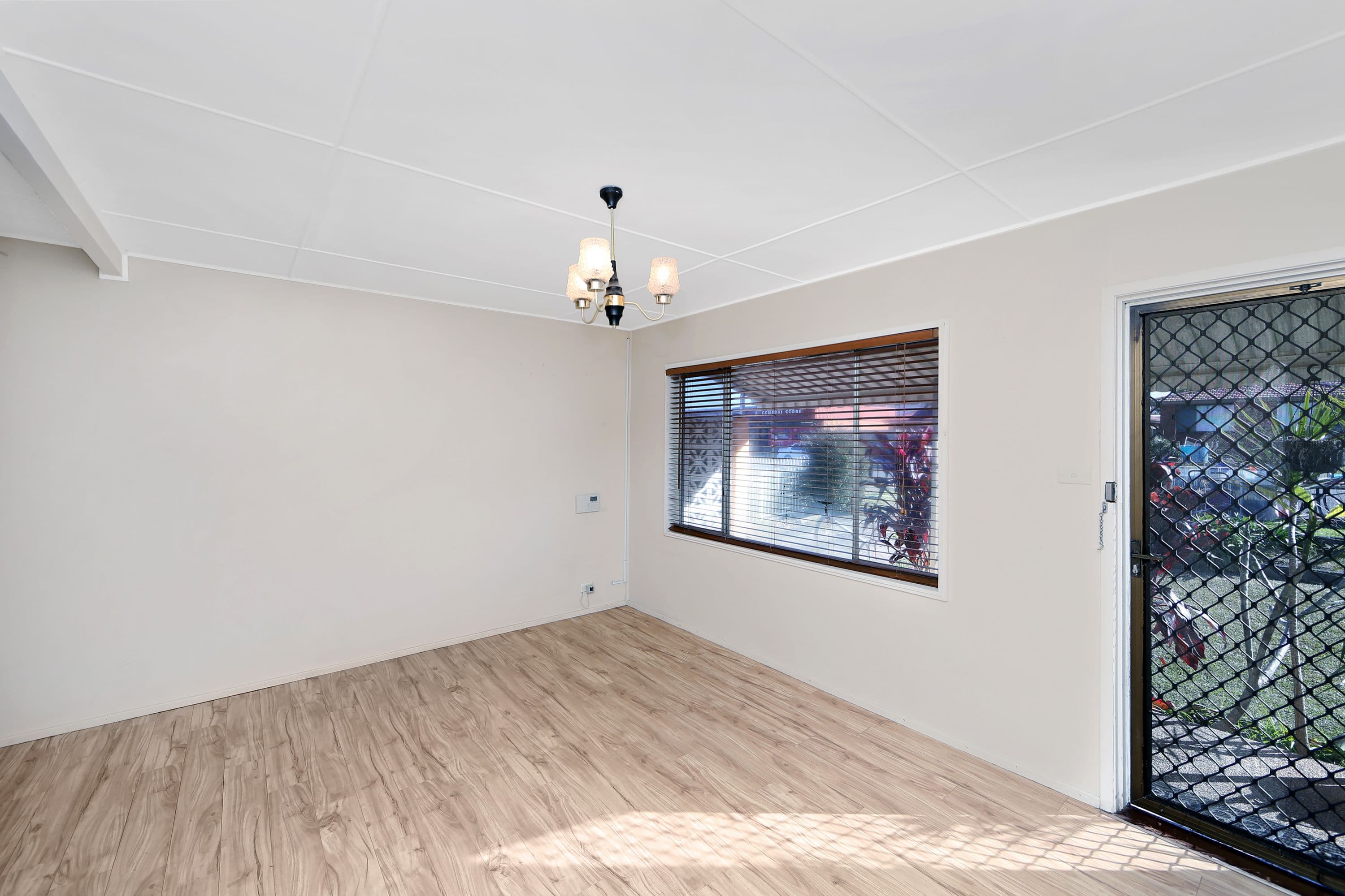 70 Dampier Boulevard, Killarney Vale - Thumbnail 3