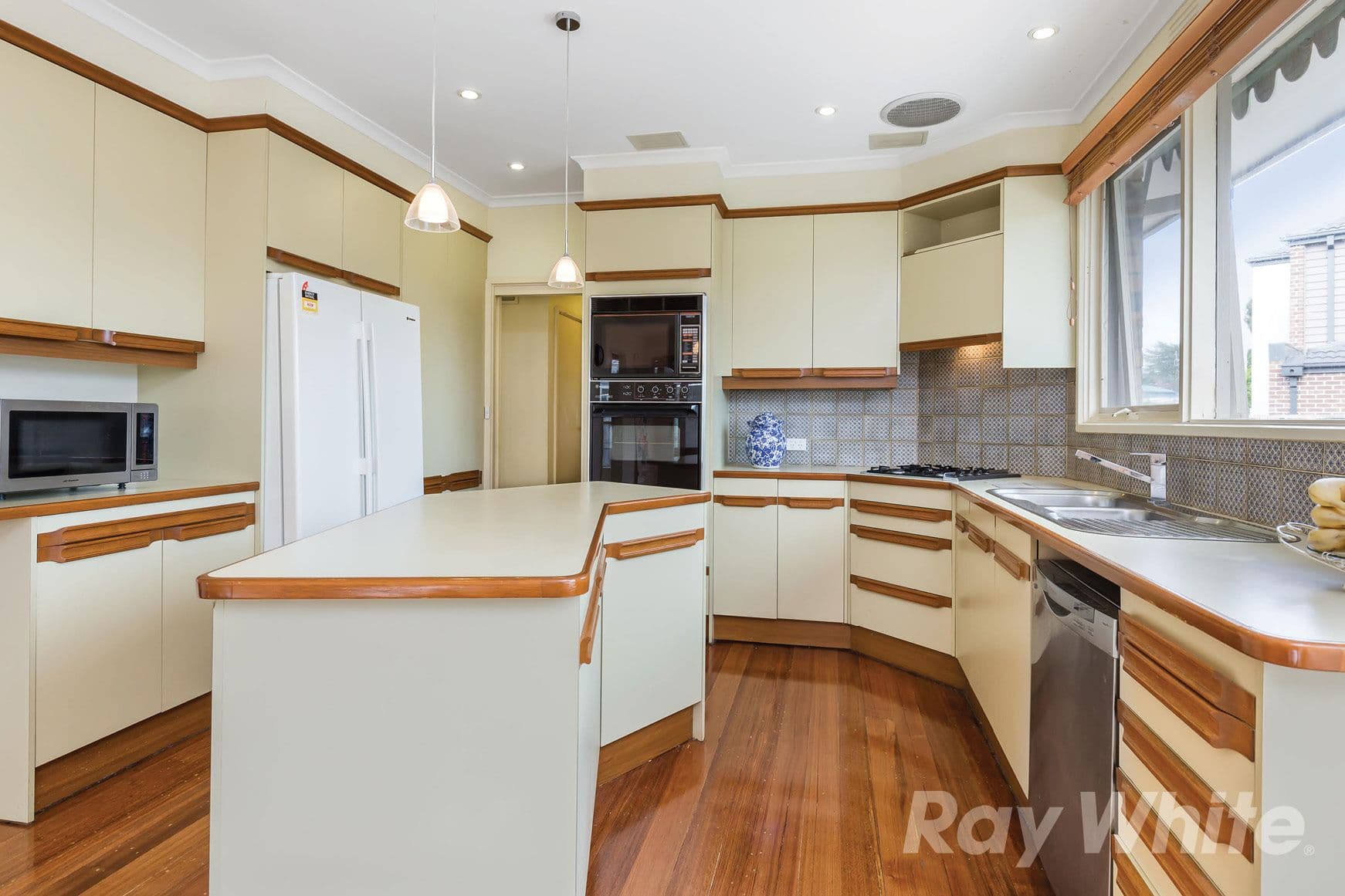 3 Harber Court, Glen Waverley VIC 3150, Glen Waverley - Thumbnail 3