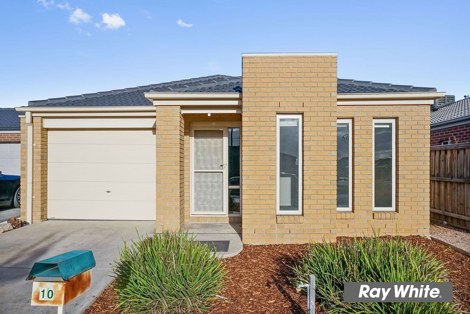 10 Susan Place, Tarneit VIC 3029, Tarneit - Thumbnail 2